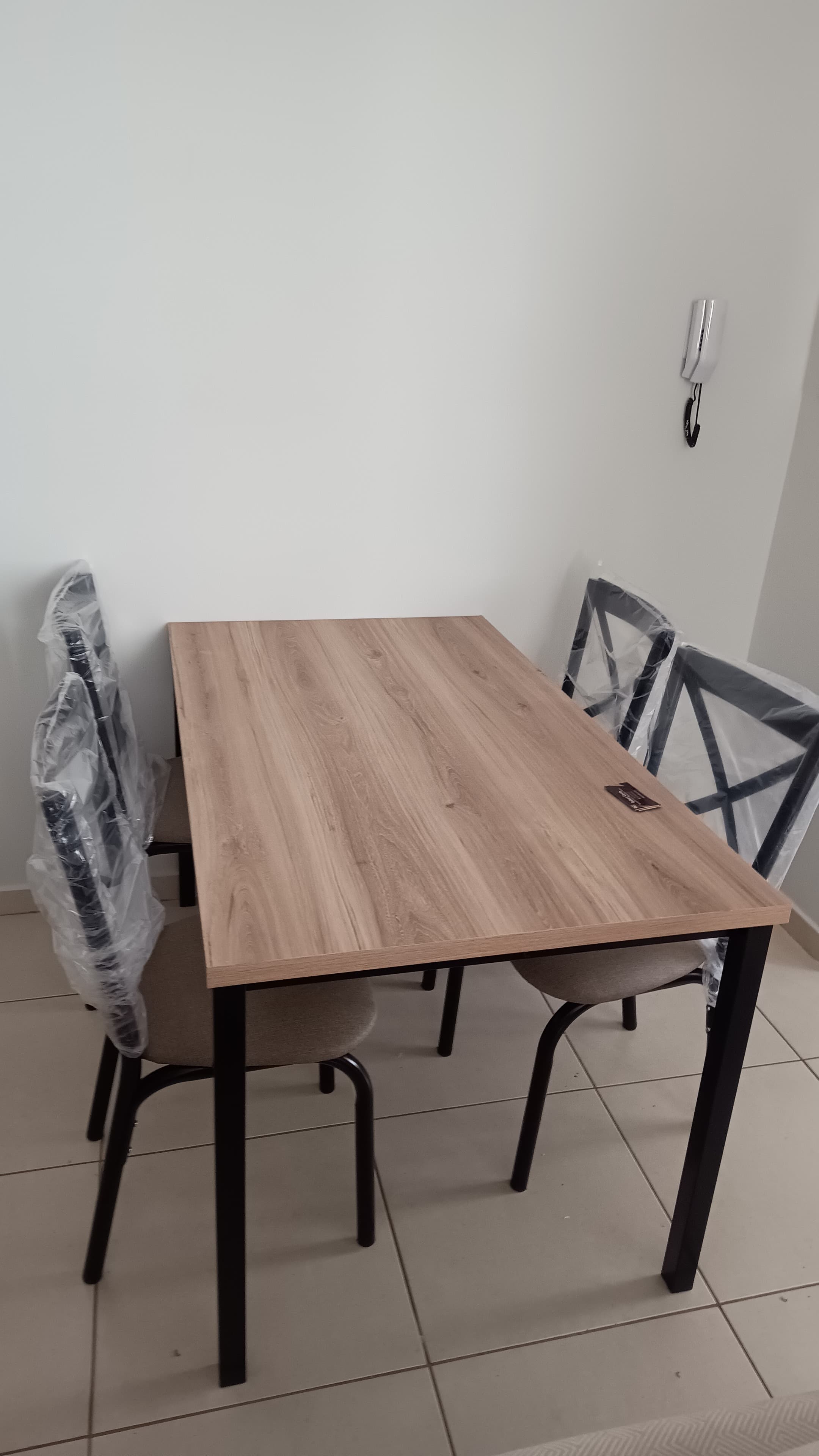 Montagem de Mesa de Jantar