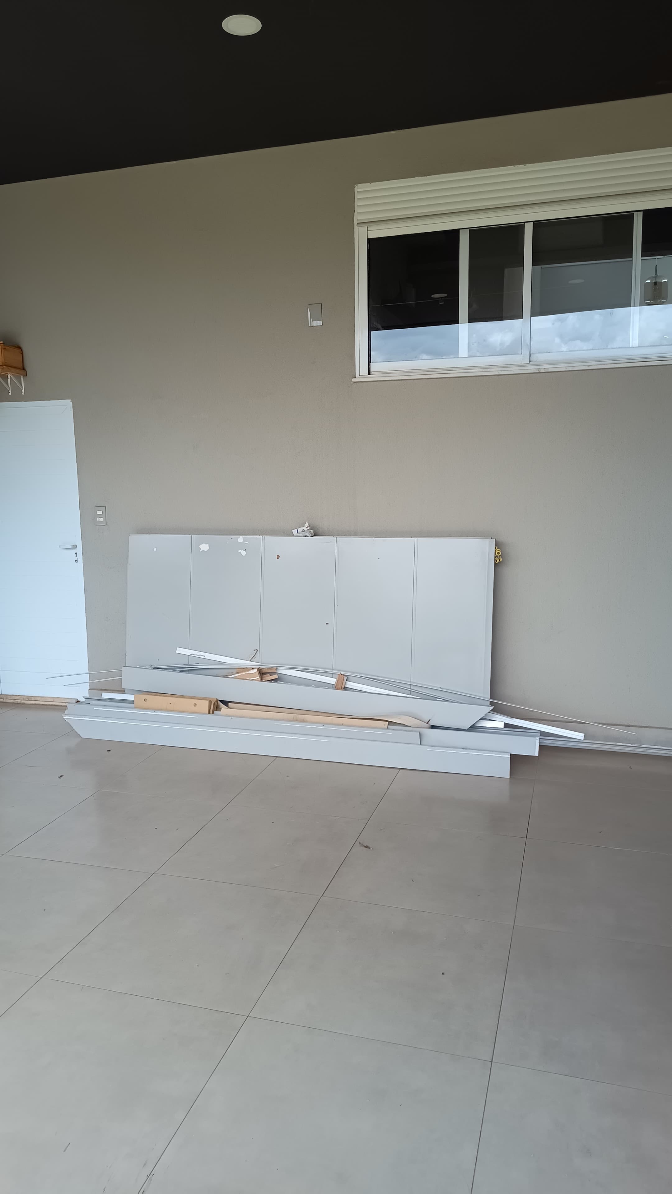 Peças de móveis para montagem